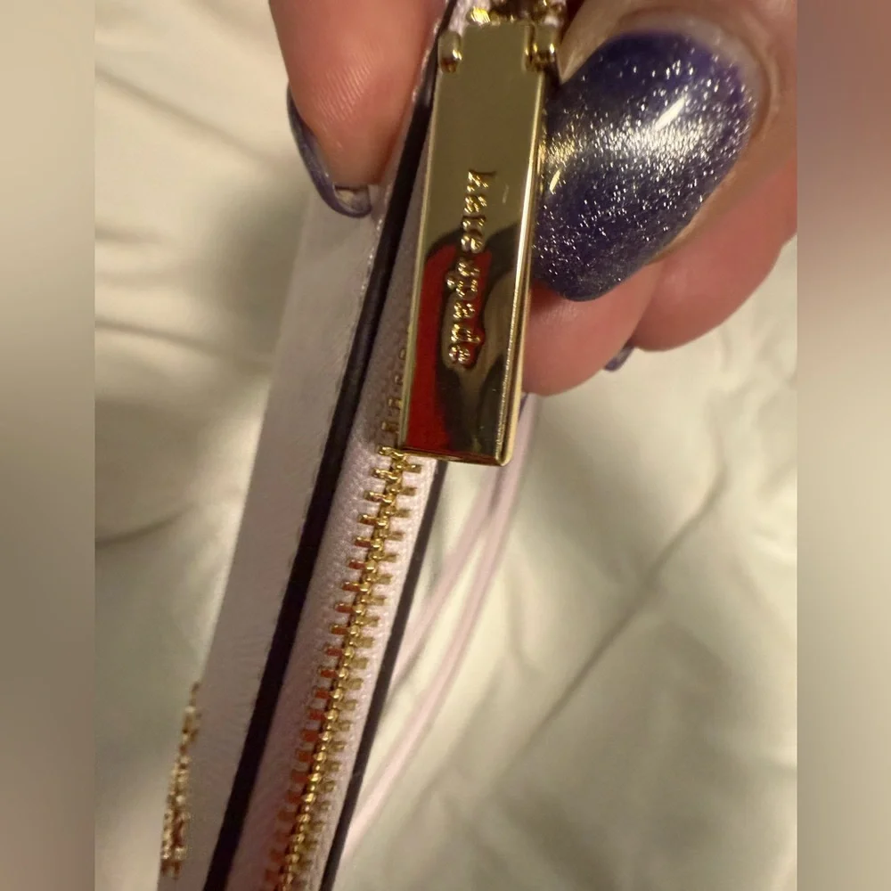 Kate Spade NWT PINK Lanyard with card slots on the back and Zip around pockets! - Picture 3 of 6